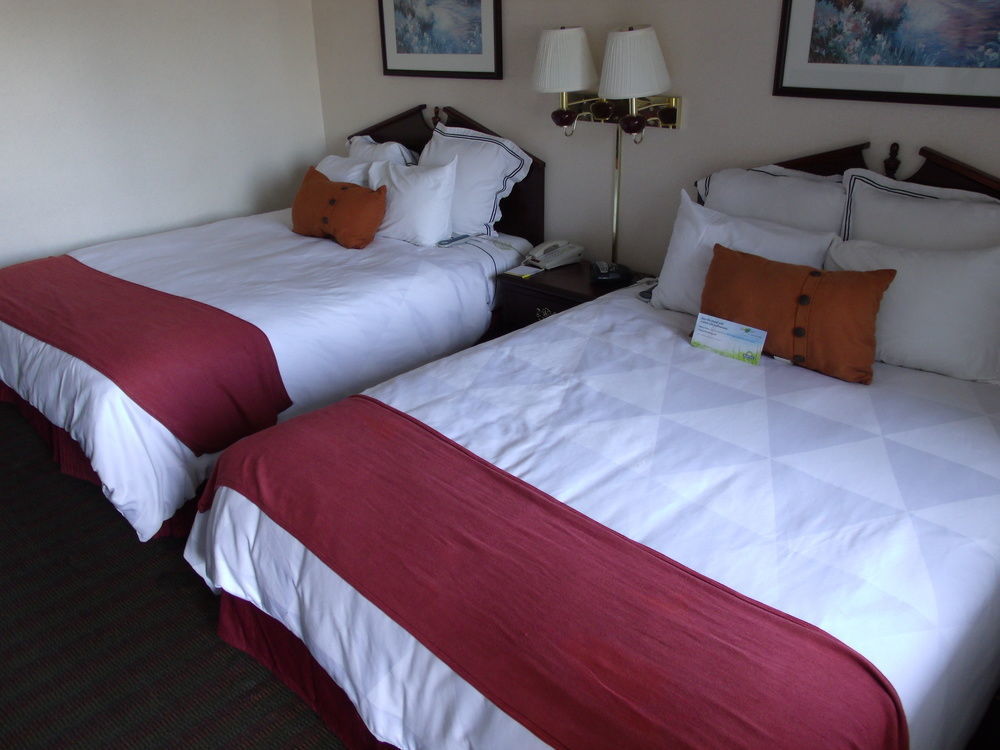 Days Inn By Wyndham Davenport Ia Bagian luar foto