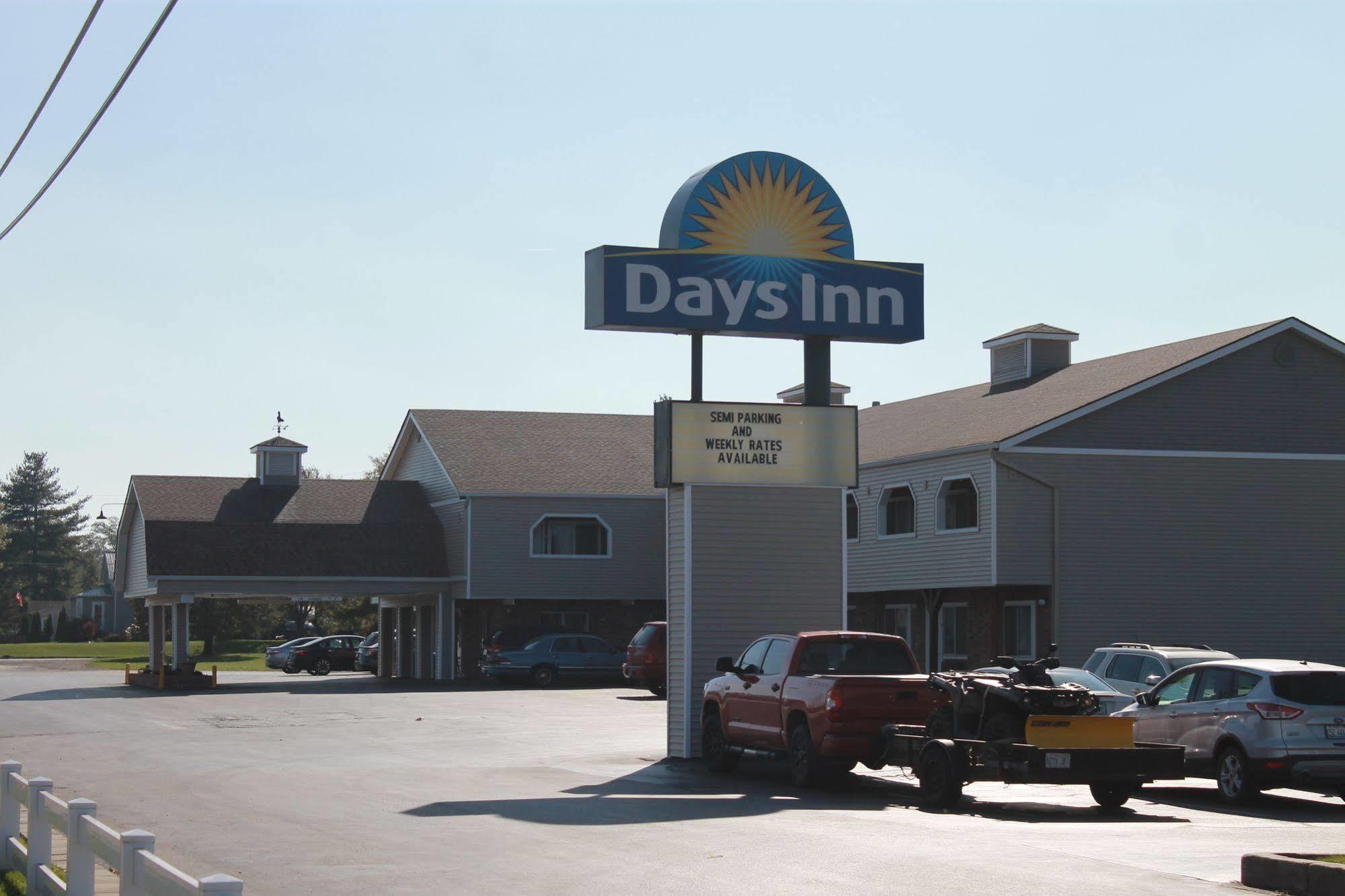 Days Inn By Wyndham Davenport Ia Bagian luar foto