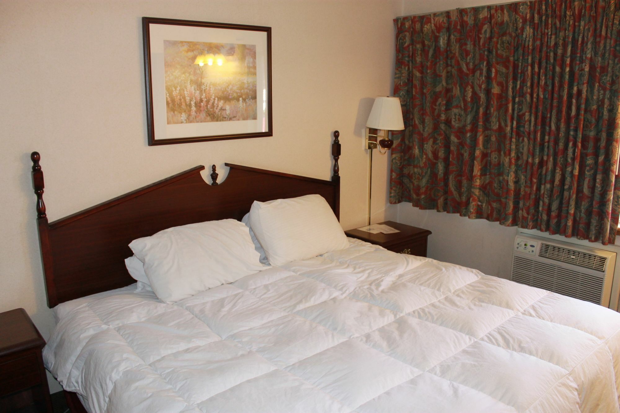 Days Inn By Wyndham Davenport Ia Bagian luar foto