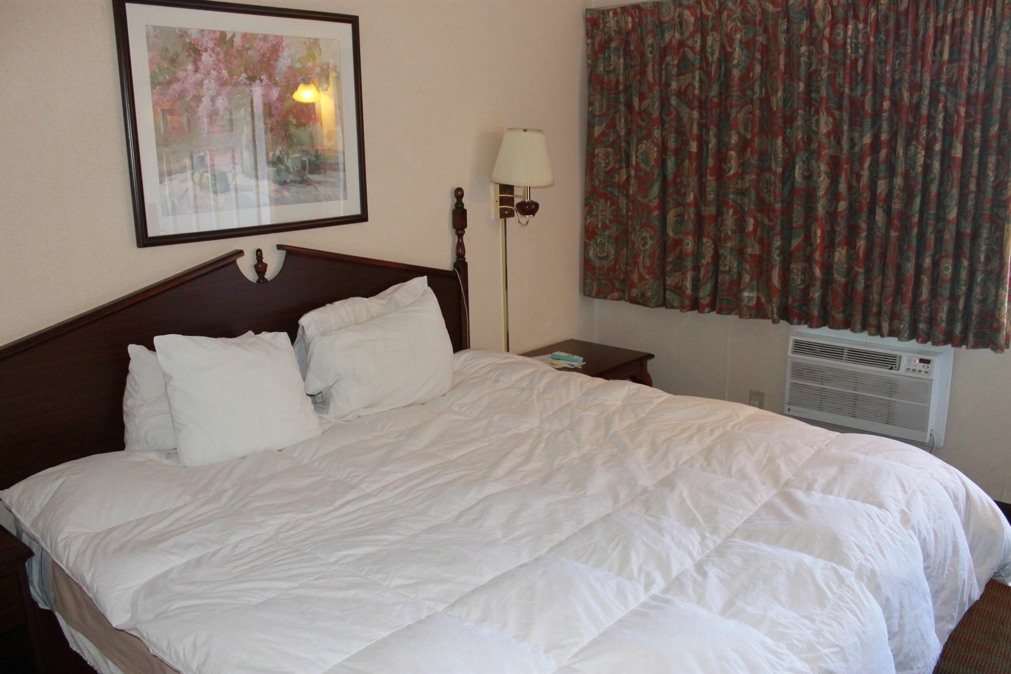 Days Inn By Wyndham Davenport Ia Bagian luar foto