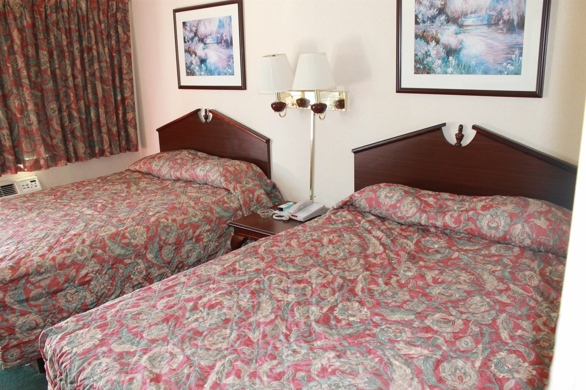 Days Inn By Wyndham Davenport Ia Bagian luar foto